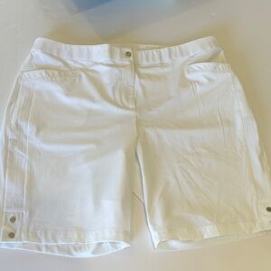Chicos zenergy White Women's Bermuda Shorts